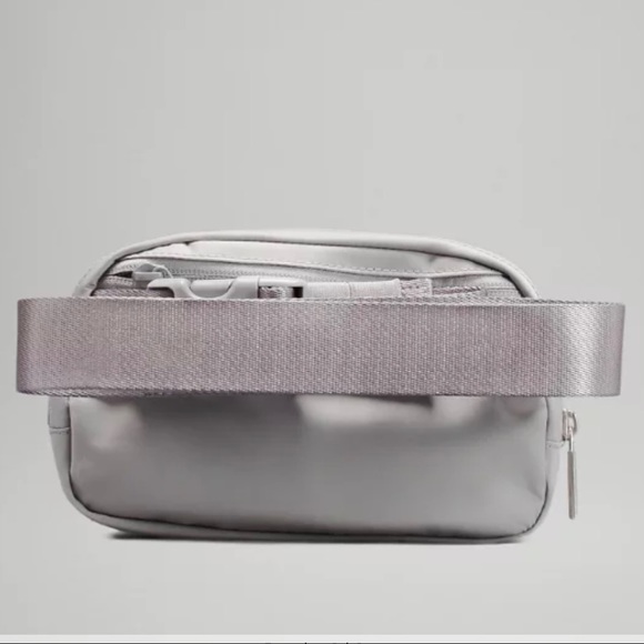 Lululemon Everywhere Belt Bag Silver Drop EBB Fanny Pack NWT - Picture 3 of 8